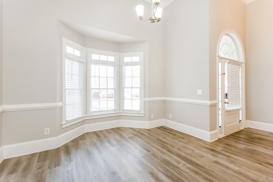 Building Photo - 4654 Jefferson Ridge Way