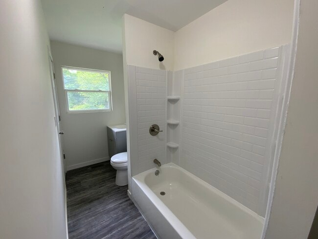 Building Photo - 1015 Koehn Dr