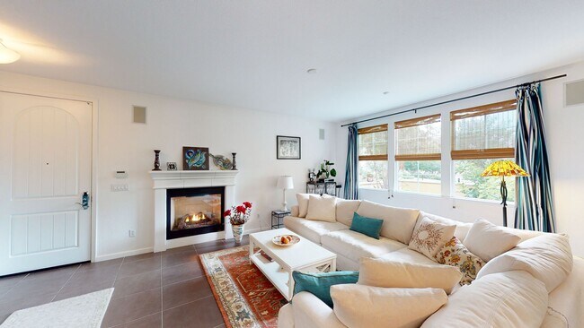 Building Photo - Beautiful Mediterranean-style Livermore Condo!