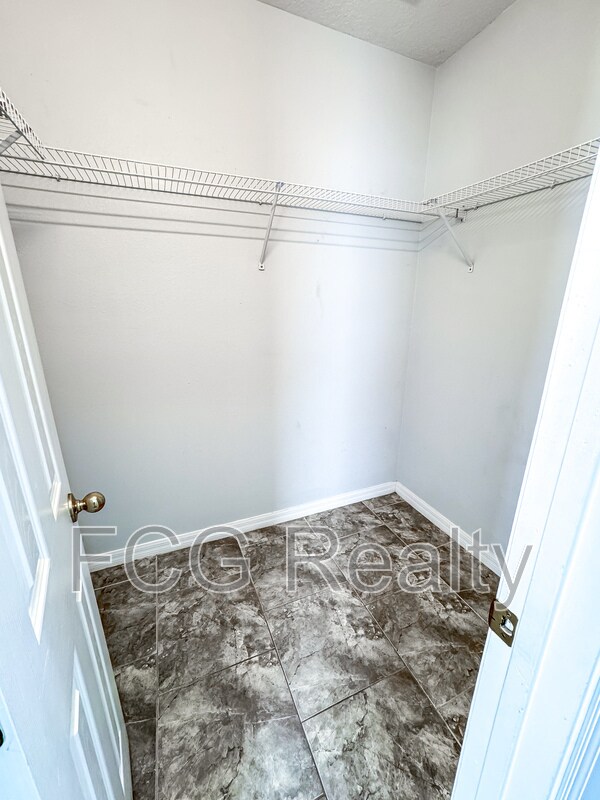 Building Photo - 702 Colville Pl