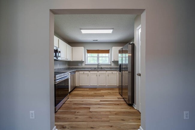 Building Photo - 101 Thorncrest Dr