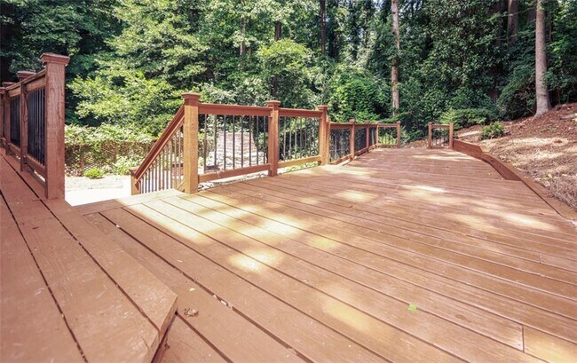 Building Photo - 2908 N Hills Dr NE