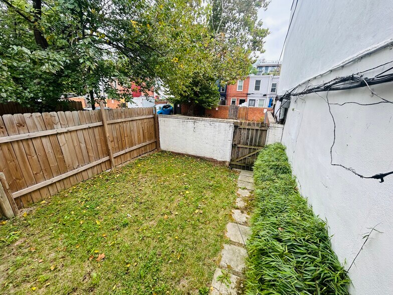 Building Photo - 1805 9th St NW
