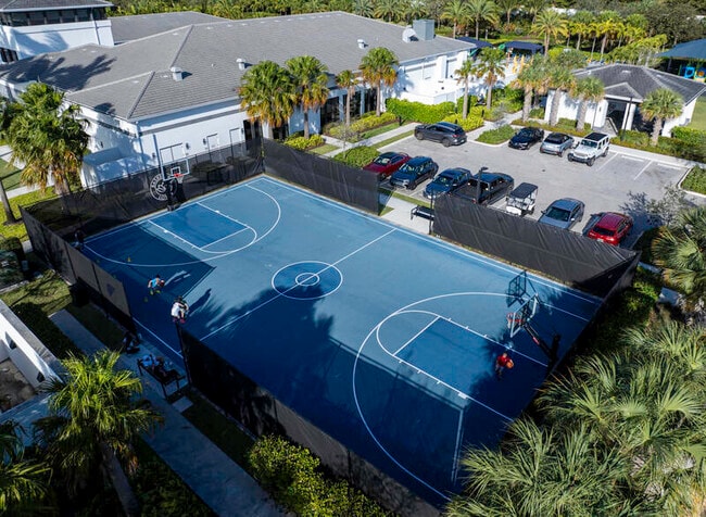 Building Photo - 17081 Five Waters Ave