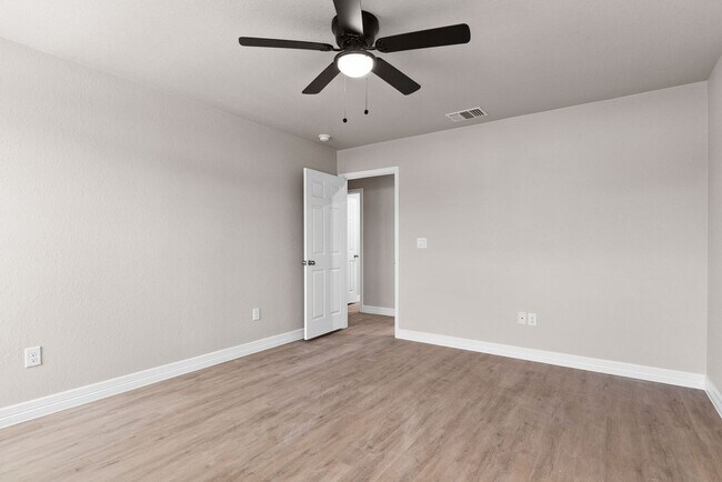 Building Photo - 804 White Meadow Ln