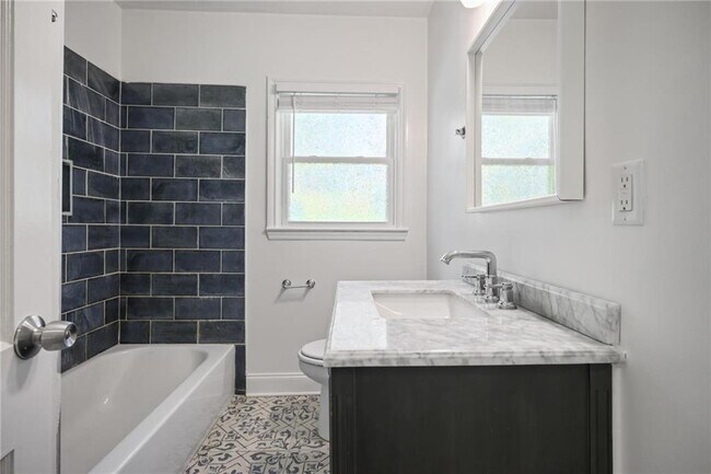Building Photo - 2134 Beecher Cir SW