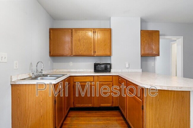 Building Photo - 721 2nd St