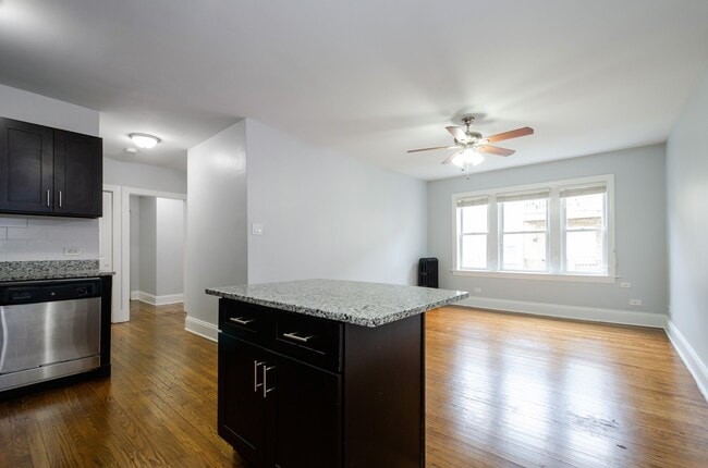 Building Photo - 1609 W Juneway Terrace