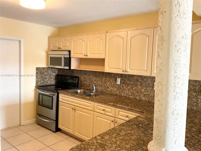 Building Photo - 8611 SW 137th Ave