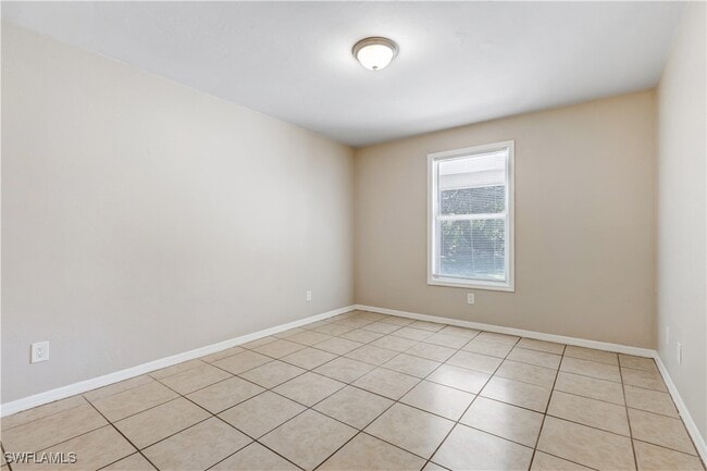 Building Photo - 5453 16th Pl SW