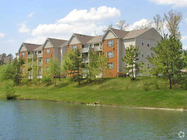 Building - Arbor Lake