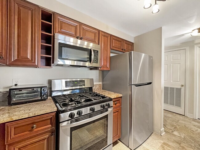 Kitchen - 1050 N Taylor St