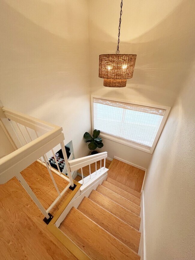 Building Photo - Stunningly Upgraded 3 Bed/2.5 Bath Home