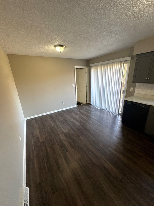 Building Photo - AVAILABLE NOW!! Oak Grove 3 Bed 2 Car garage!