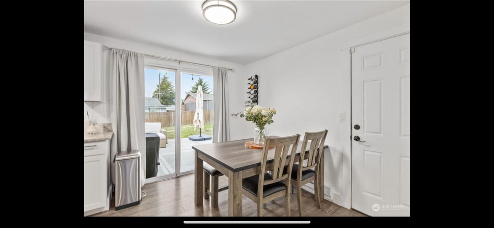 Dining - 5326 Green Hills Ave NE