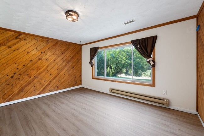 Building Photo - Beautiful 5-Bedroom close to Greenbluff. Mead/Mt Spokane District