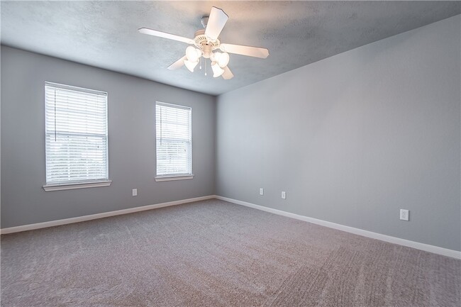 Building Photo - 504 Nelson Ln