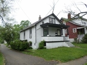 Building Photo - Move Right In