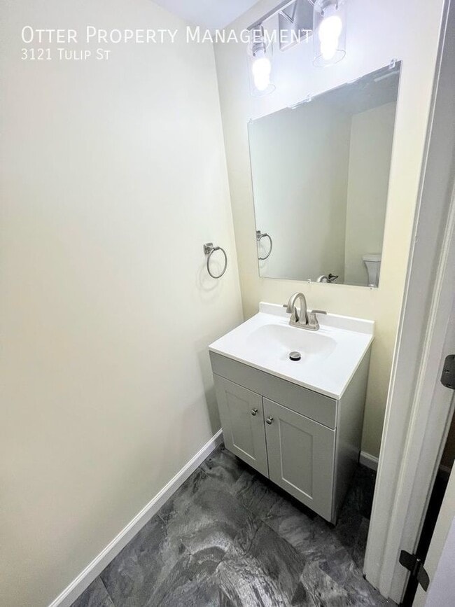 Building Photo - 3121 Tulip St