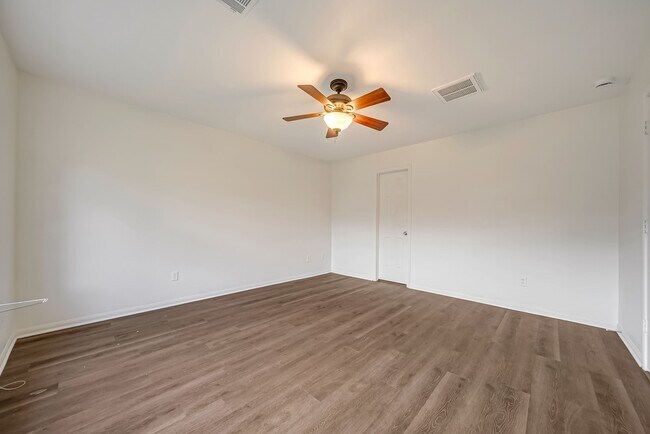 Building Photo - 18439 Sunrise Oaks Ct