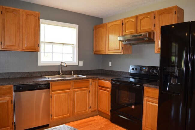 Building Photo - Beautiful 3 Bedroom, 2 Bathroom Home On Mi...