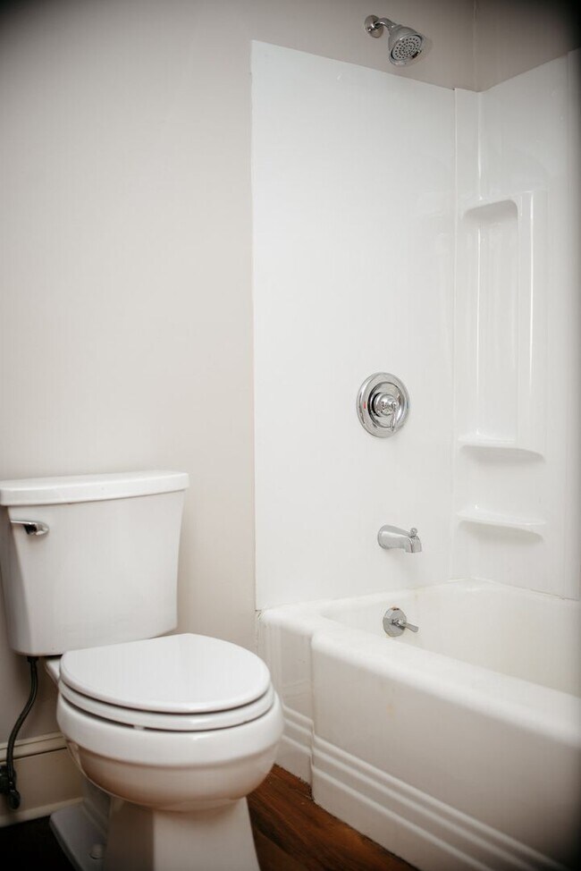 Building Photo - 331 N 3rd St