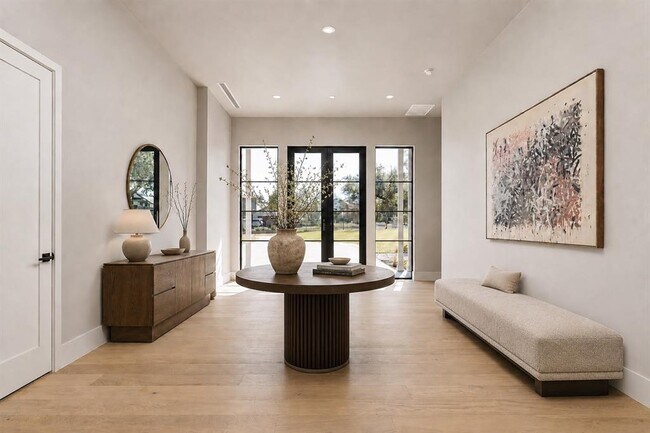 Building Photo - 6102 Forest Hills Dr
