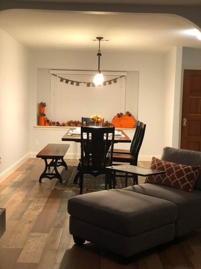 Building Photo - 11210 Sageoak Dr