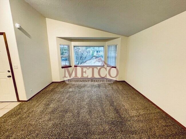 Building Photo - Spacious Thurston Home