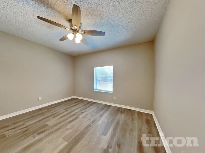 Building Photo - 4930 44th Ave N