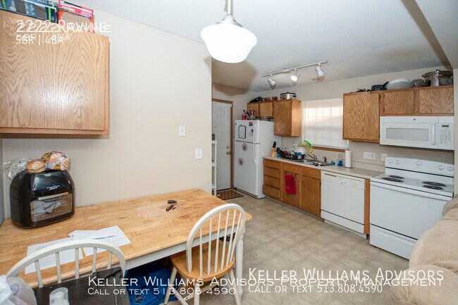 Building Photo - 2222 Ravine-