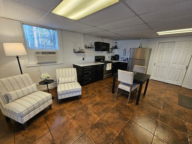 Building Photo - 3150 Clifton Church Rd SE