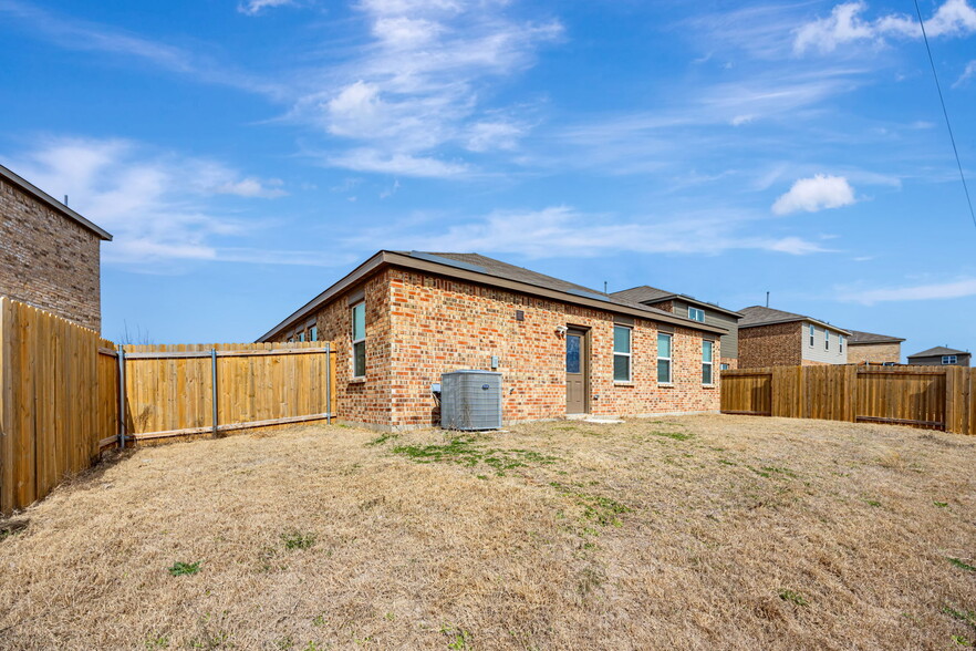 Building Photo - 409 Tidwell Dr