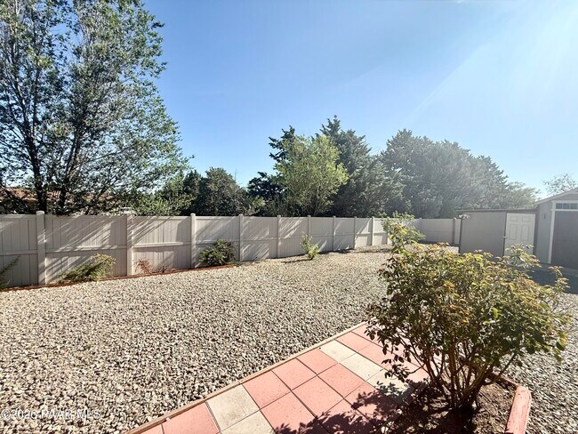 Building Photo - 821 Village Cir