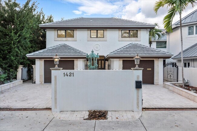 Building Photo - 1421 Ponce de Leon Dr