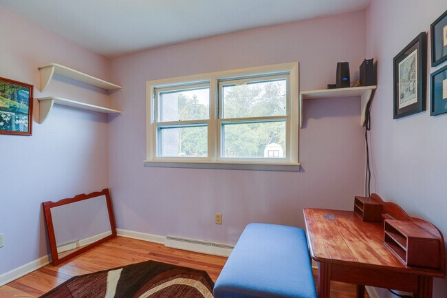 Building Photo - 2 Deo St