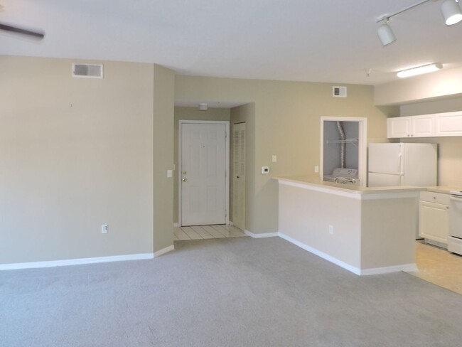 Building Photo - 1 bd /  1 ba condo at The Palms Club commu...