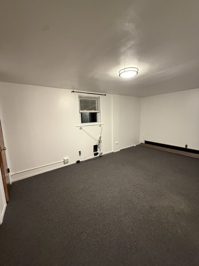 Building Photo - 1590 Mace Ave