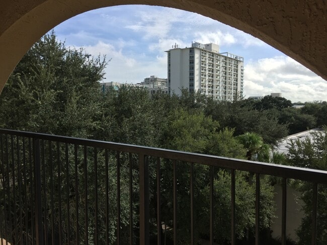 Building Photo - 1 Bed/1 Bath Condo in Downtown Orlando