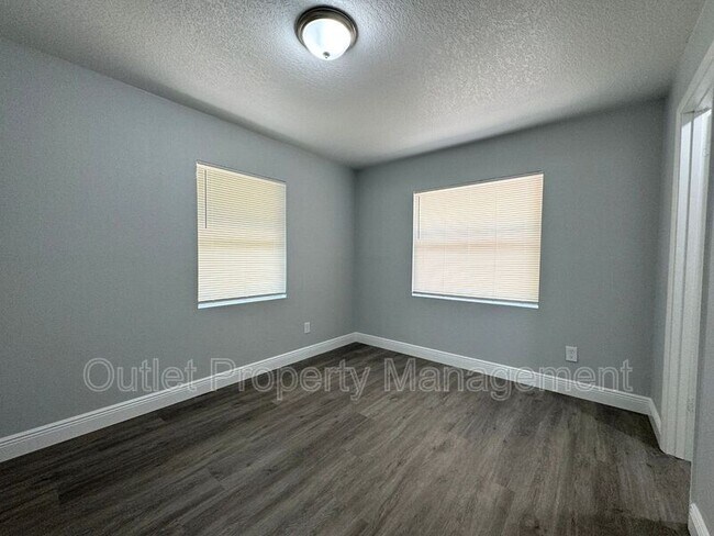 Building Photo - 440 S Hill Ave