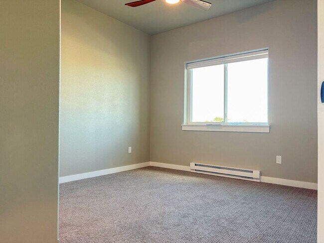 Building Photo - Pet Friendly 2 bed/ 2 bath unit at Soldier Ridge!