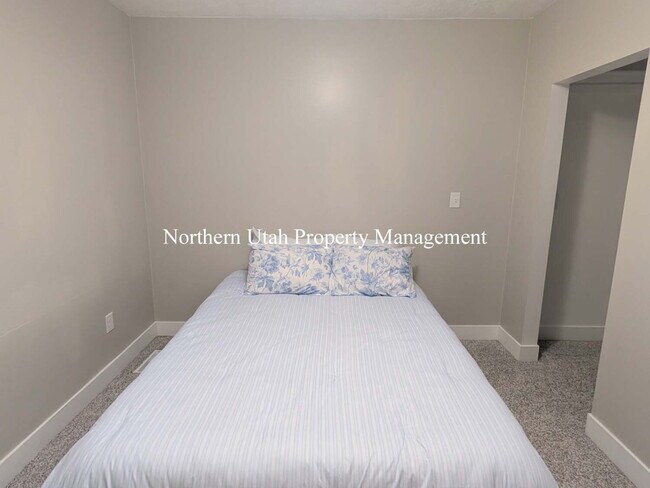 Building Photo - 4 Bed, 3.5 Bath - Amazing Location