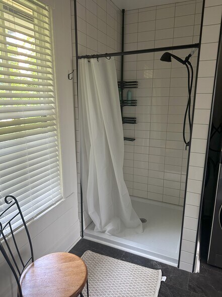 Bathroom - 1819 N Hubbard St