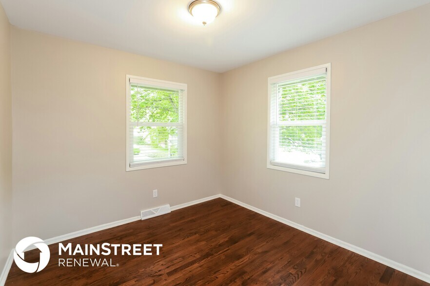 Building Photo - 5808 N Drury Ave