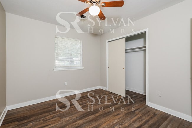 Building Photo - The living is easy in this 3 bedroom, 2 ba...