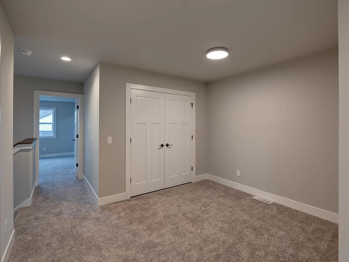 Building Photo - 115 Prairie Heights Dr