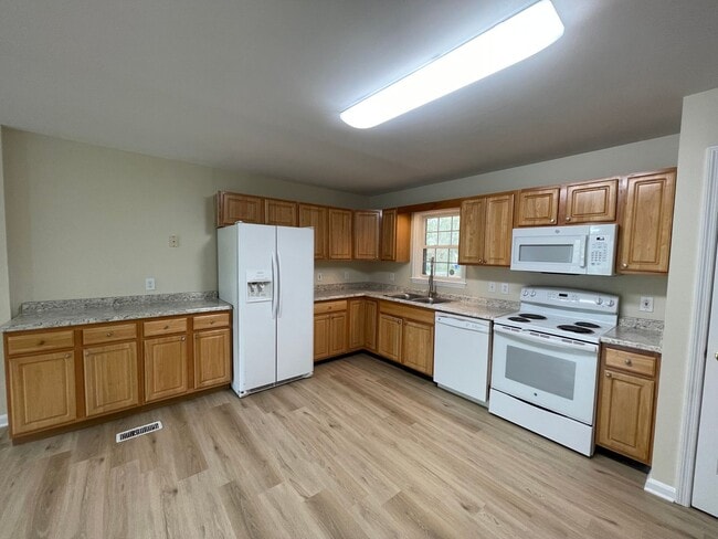 Building Photo - Incredible, newly renovated 3 br 3.5 ba Ca...
