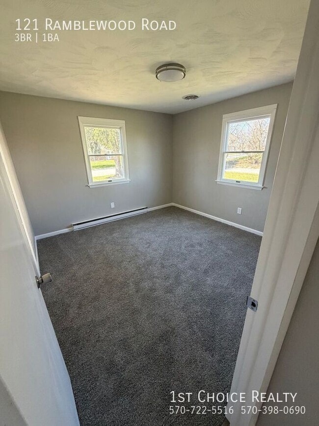 Building Photo - 121 Ramblewood Rd