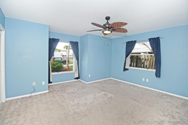 Building Photo - 896 Rose Ct
