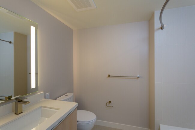 Building Photo - Surround Yourself in Luxury! Symphony Honolulu!